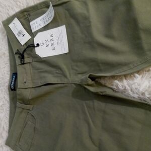 GENERRA Olive Green Cropped Pants Size11 Women